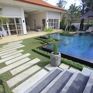 Rumah Lumbung Villa